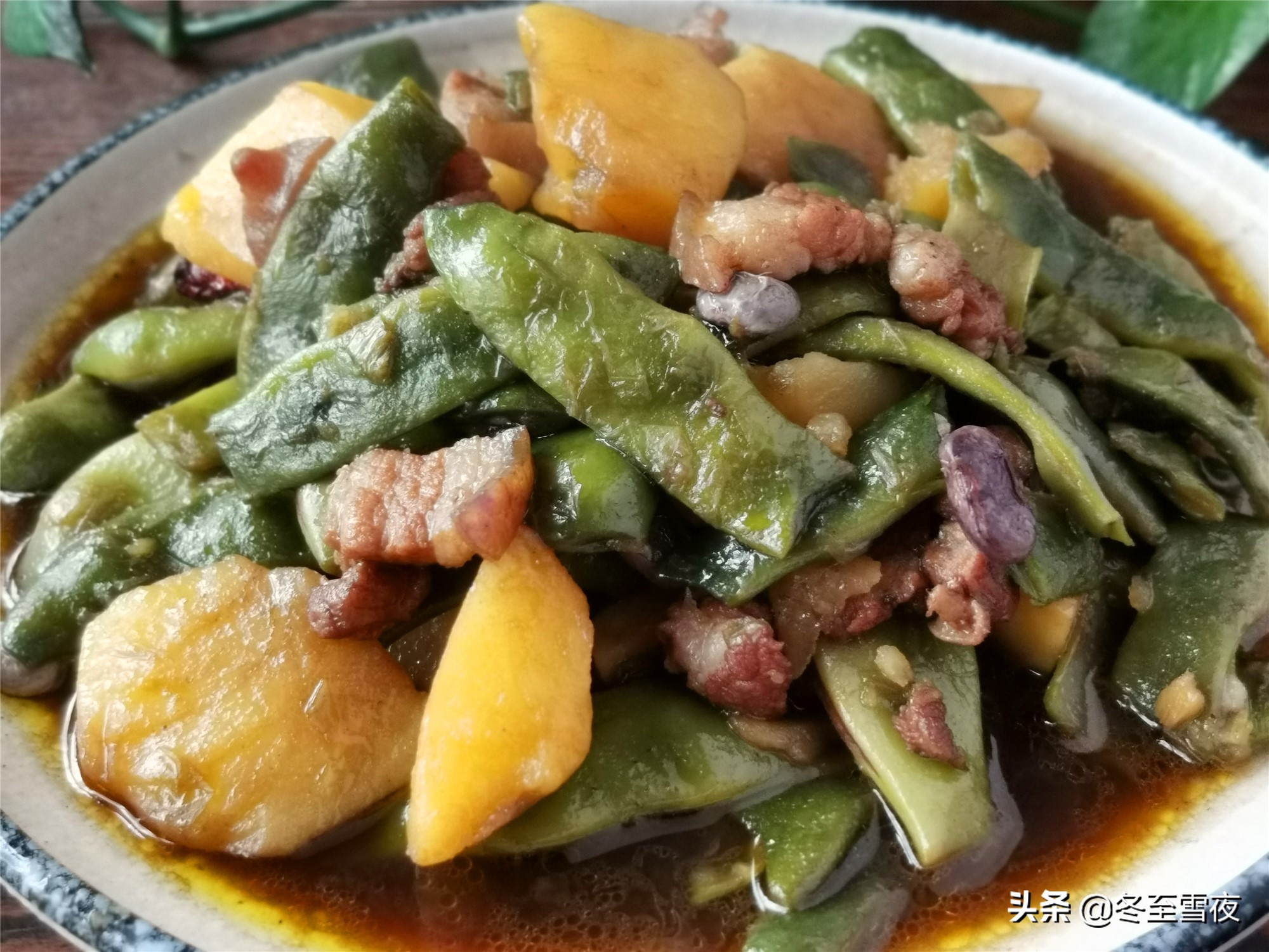 豆角炖土豆,豆角炖土豆肉的家常做法