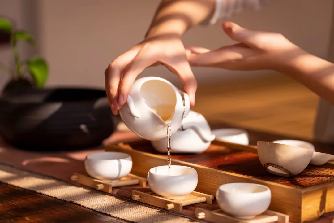 快乐幸福的早上好动态图片，早安心语动态表情包