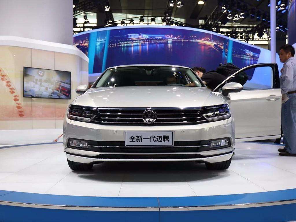 2020款新迈腾来了，老款价格劲爆，值得入手吗？