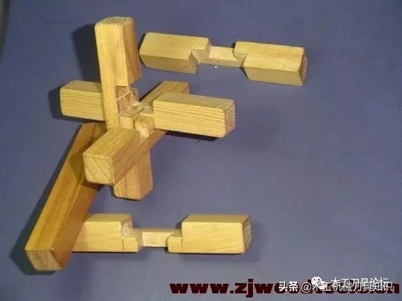 鲁班锁用柱黄金搭档，二十柱可拼四百式详细流程