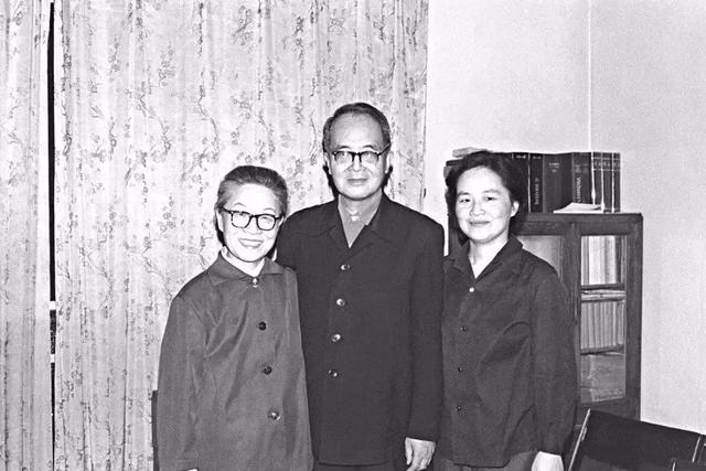 读完杨绛的《我们仨》我发现：一个家庭是否幸福，取决于两点