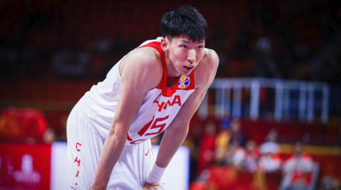 周琦为什么会无缘nba(持续进步的周琦，真的就无缘NBA吗？这些因素让休城需再续周琦)