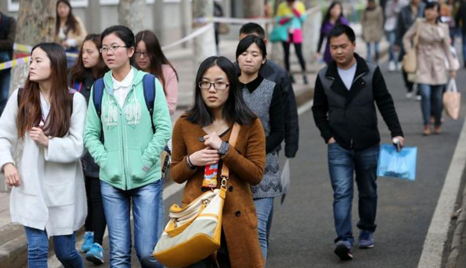 2021年大学暑假时间定了！最长达77天，985和专科差距一目了然