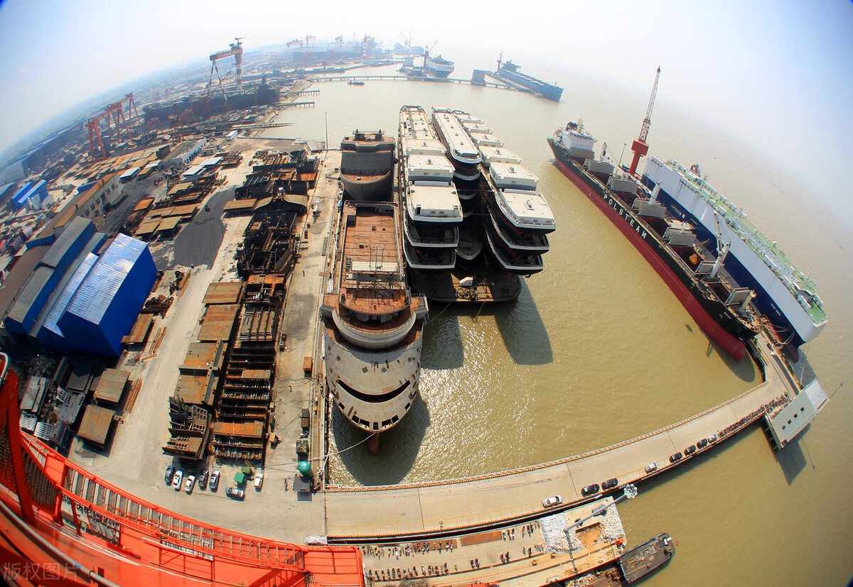 妻子出轨7年，45岁丈夫如此报复：装不知道不离婚，把她当工具人