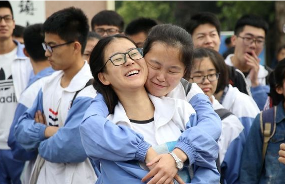 2021年高考难度系数有多高？听听考生们的心声，真的让人心疼