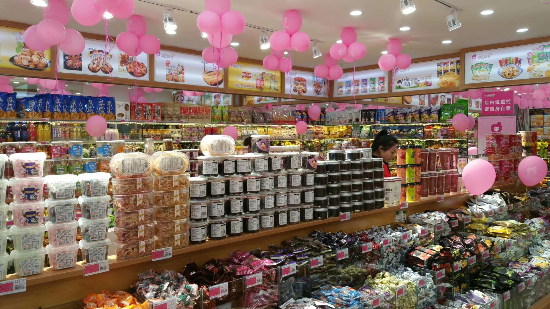 零食店怎么装修既美观又实用，还省钱