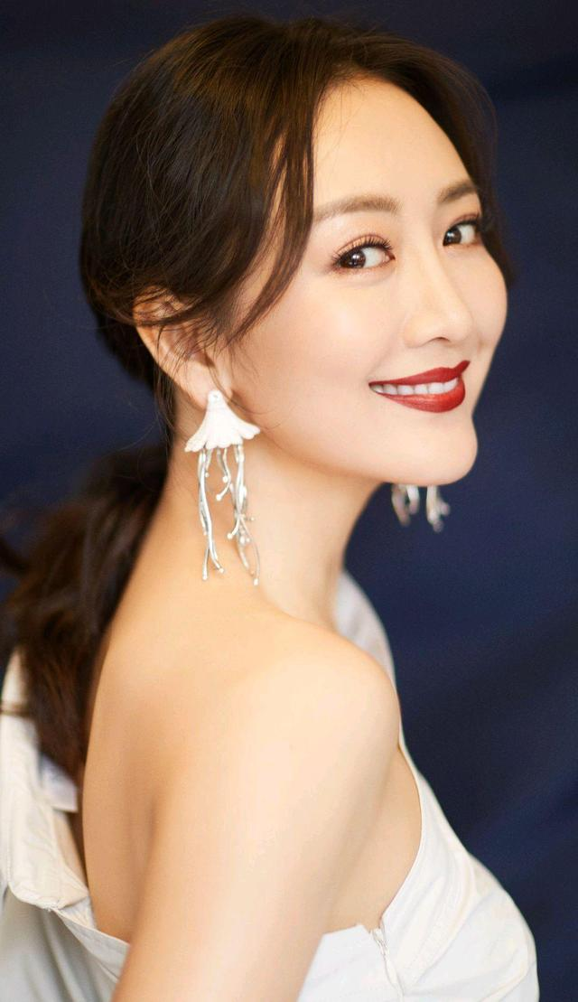 王鸥性感写真,美丽大方,气质好出众