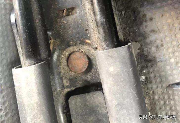 泡水车知道这些就够了，车贩子都这么看，小白买二手车都被骗不了