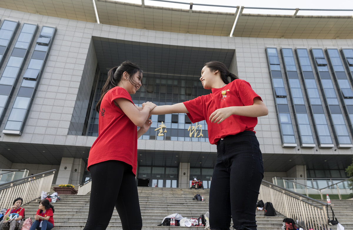 学生未来想当大学老师，该如何规划？需要具备哪些条件？