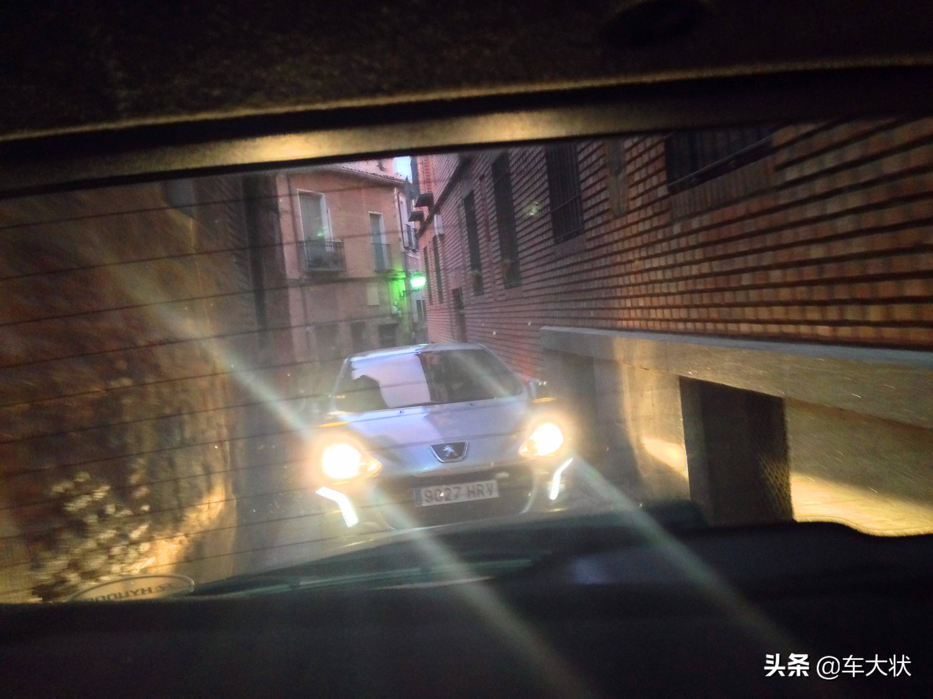 后视镜一到晚上就失去作用？流媒体后视镜了解一下