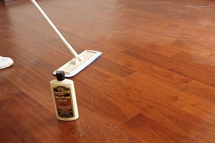 木地板保养打蜡贵吗？该如何自己打蜡？答案都在这里！