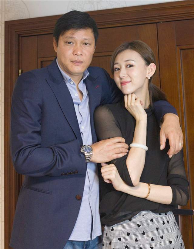 张梦瑾(范志毅的三婚妻子，长相甜美身材高挑，想当初丈母娘也是强烈反对)