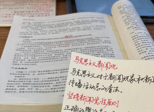 中传校花晒笔记再获好感，躲过了“奶酪体”，却没躲过“冯琳体”