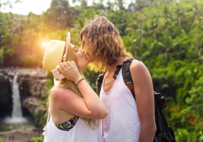 不谈钱的恋爱,都是耍流氓