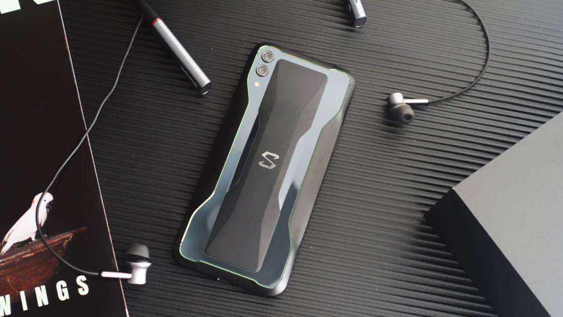 这可能是看电影最爽的手机。是鲨鱼游戏的手机2深度的体验。