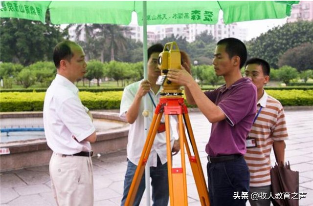 高考成绩刚达二本线考生，这3个“最适合”专业，它们不比重本差