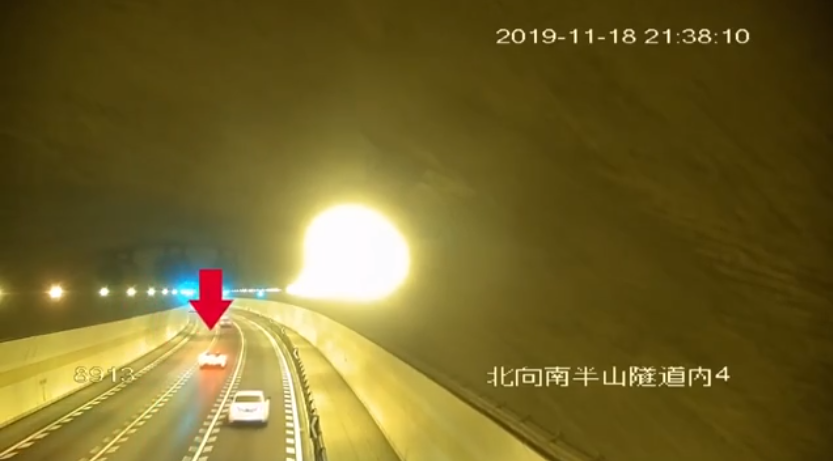 一辆野马、两辆法拉利深夜飙车 时速最高116公里 三个95后太狂了