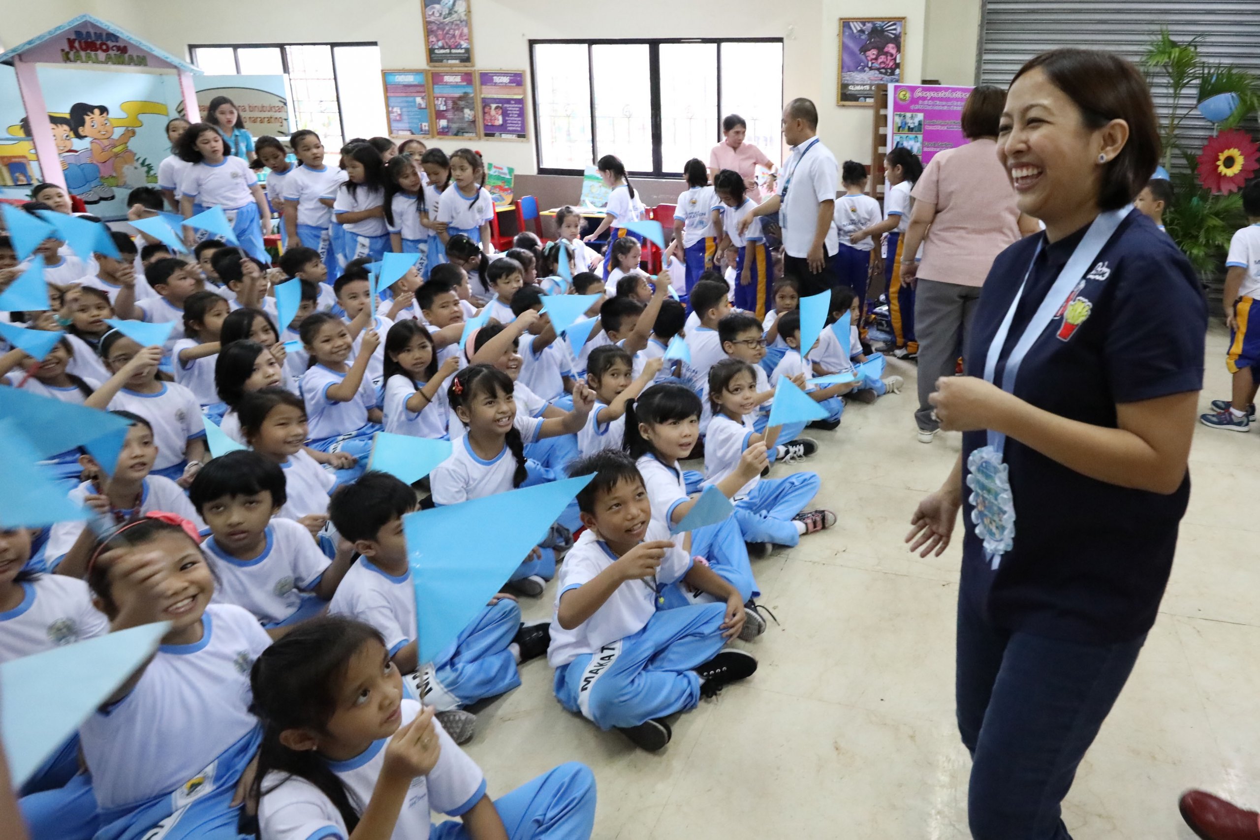 为什么那么多非英语国家的外教在中国教英语？他们的口音标准吗？