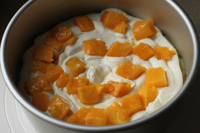 网红店60多一小片的千层蛋糕，有不粘锅和一个爱动的小朋友就能做