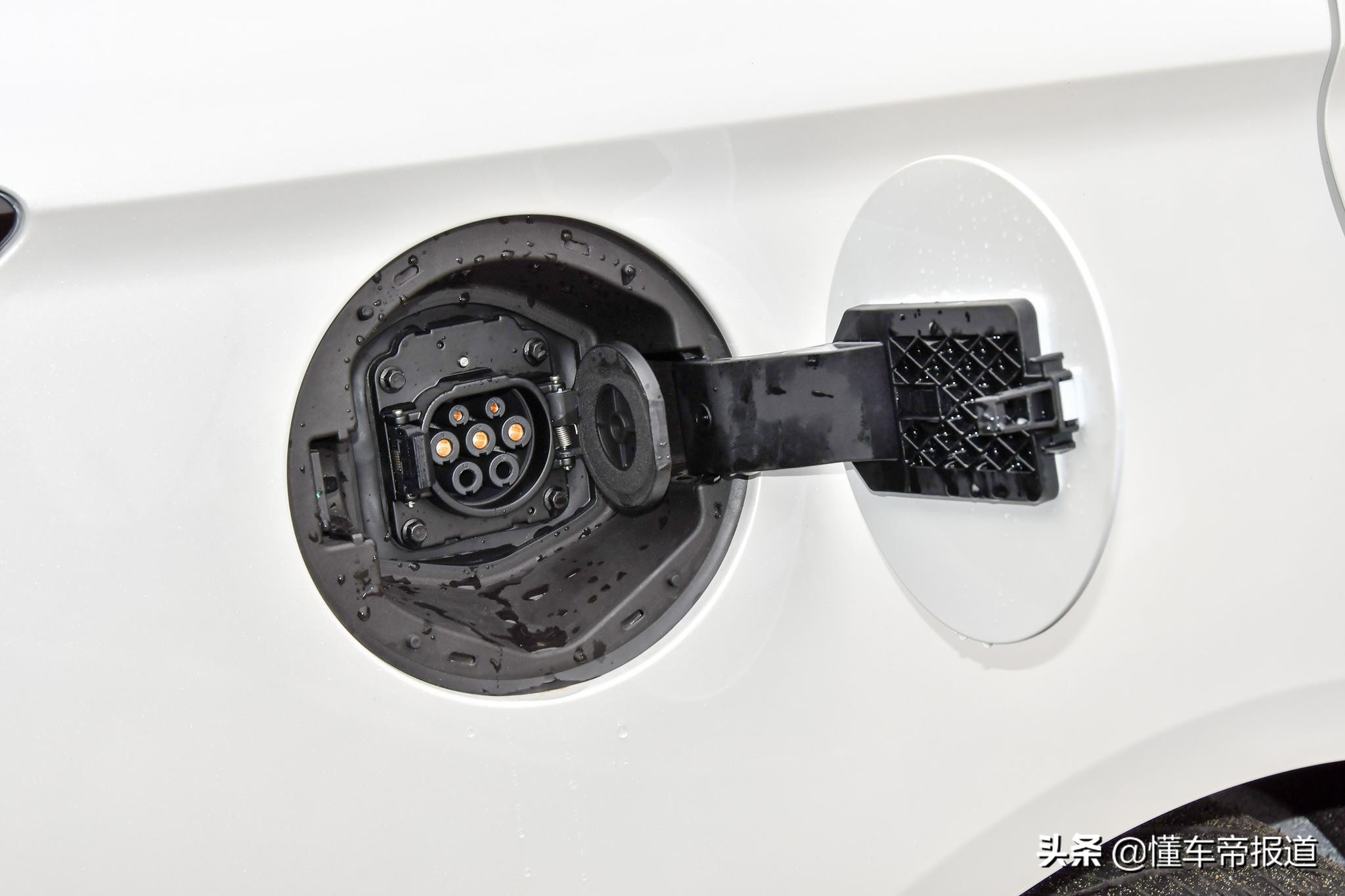 新车｜外观内饰大幅提升 荣威Ei5静态解析