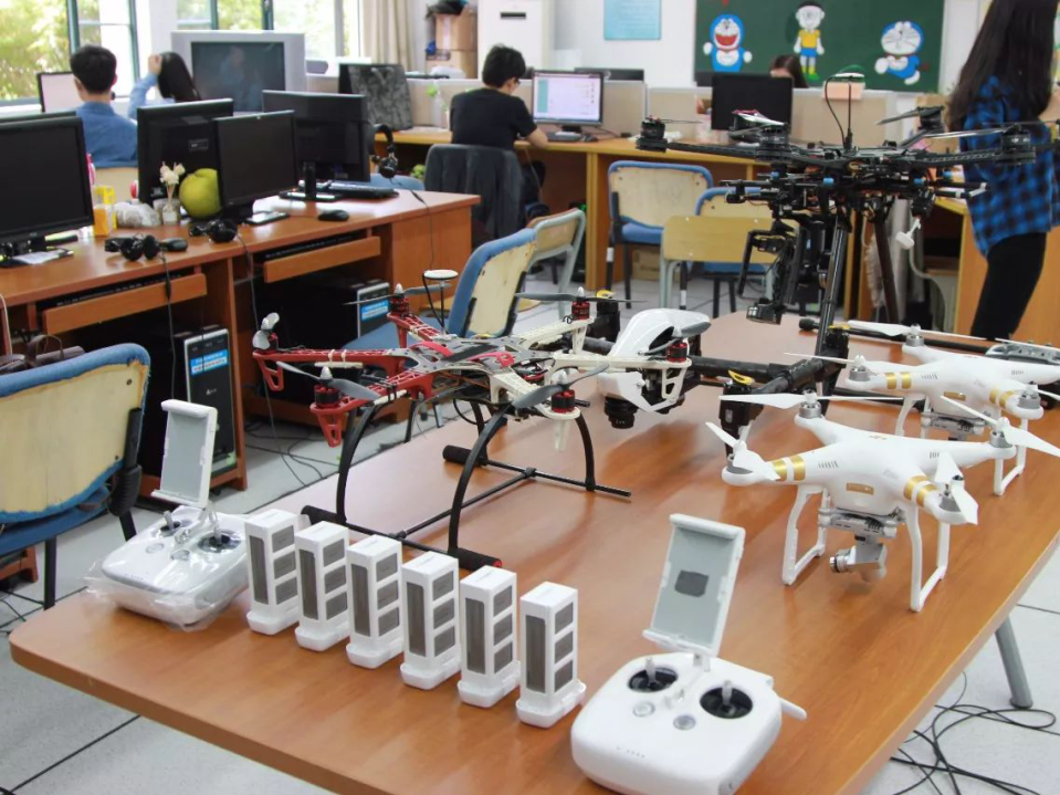 日新月著 博闻多识 | 浙江传媒学院新闻与传播学院欢迎你！