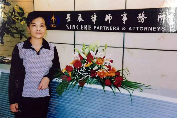 “女神”律师！从工人到高校教师，她放弃留美深造，创多个行业第一！