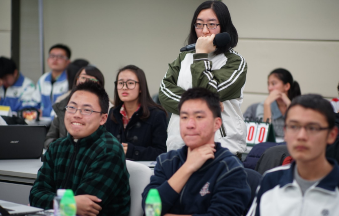 桂林高校男生撞脸易烊千玺，笑起来像吴磊，这不比招生简章有用