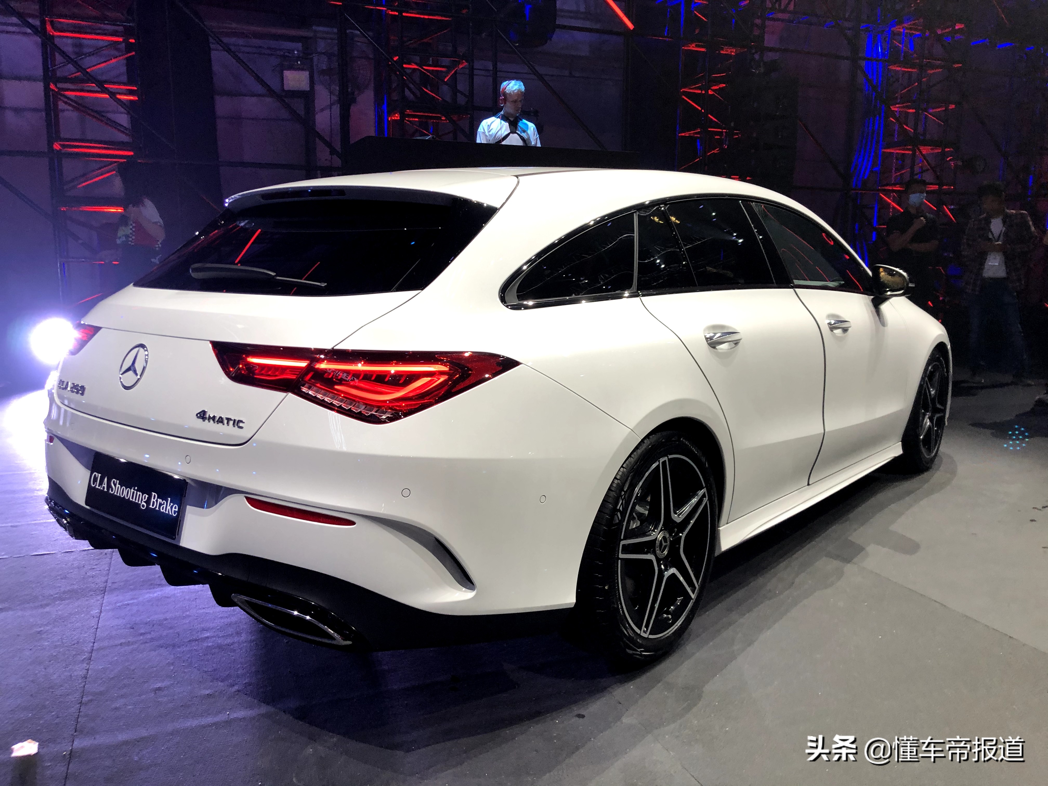 新车 | 奔驰全新CLA四门轿跑车/五门猎跑车上市 售29.98万元起