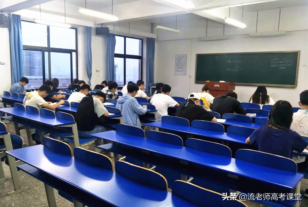 大学生如何充实大学生活？“社团”可参加，“三个证书”最好获得