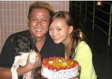 与滕丽名相爱9年，却劈腿小20岁大学生，任性妄为反被绿沦为笑柄