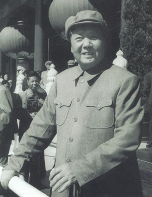 1951年一农民到乡公所讨水，看着毛主席像激动的说：他曾是我的兵