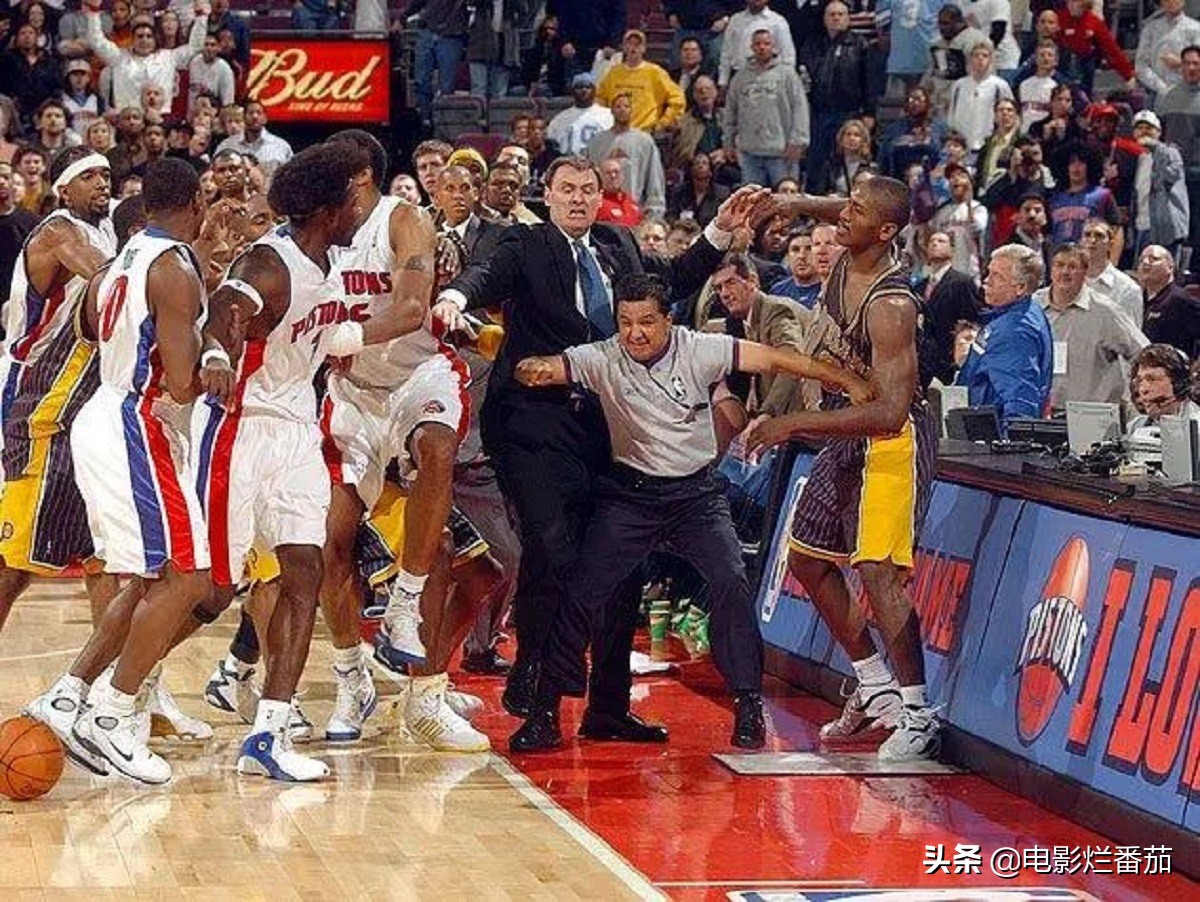 史上最惨烈的NBA斗殴现场！这部纪录片，揭开奥本山宫殿冲突之谜