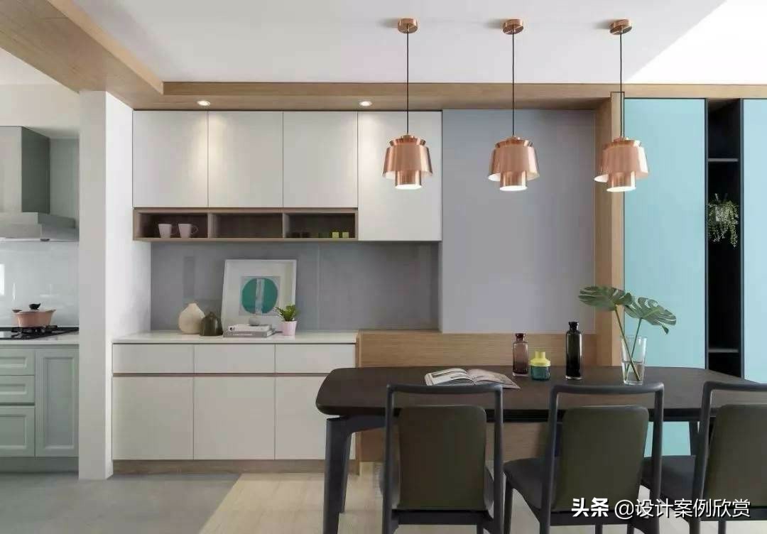师傅刚完工的11张客厅实景，简约舒适有格调，这回装修有参考了