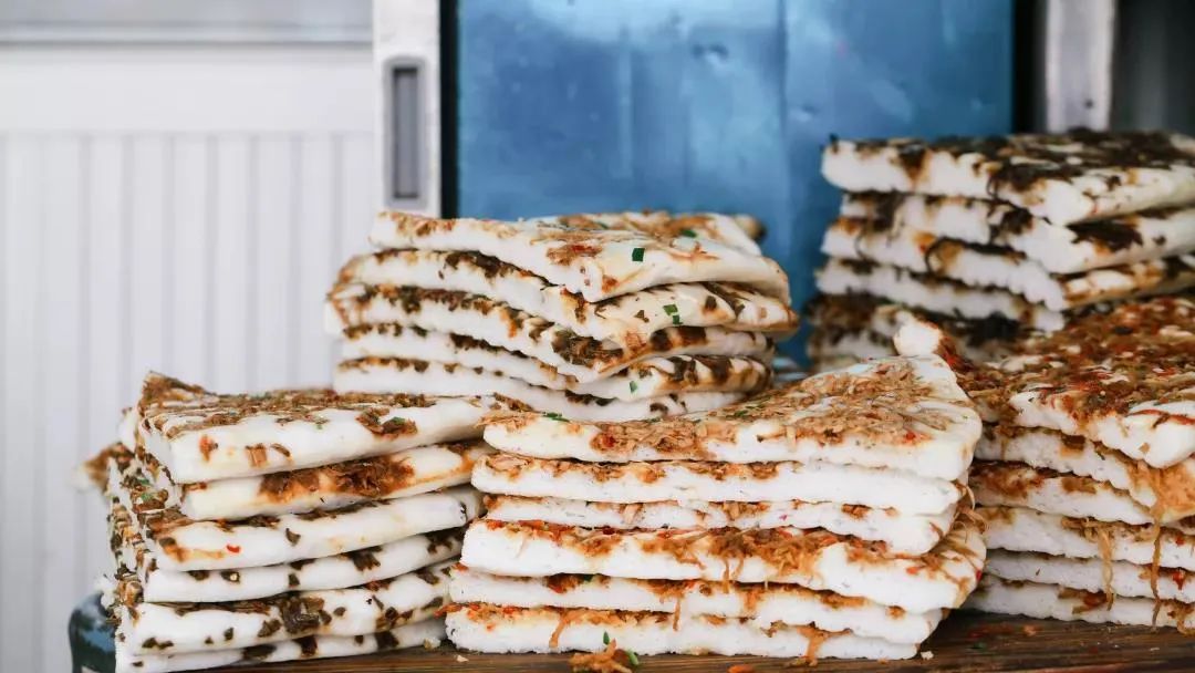 除了米羹,店里大多还会有汽糕和豆腐包.