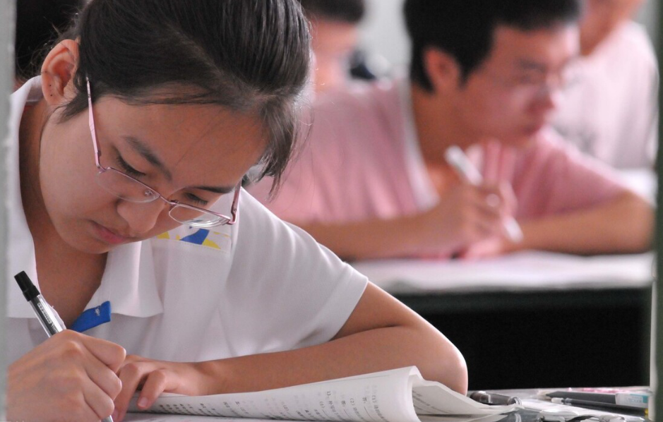 高考前，跟老师补课成绩就有所提升？多年教育工作者：不一定