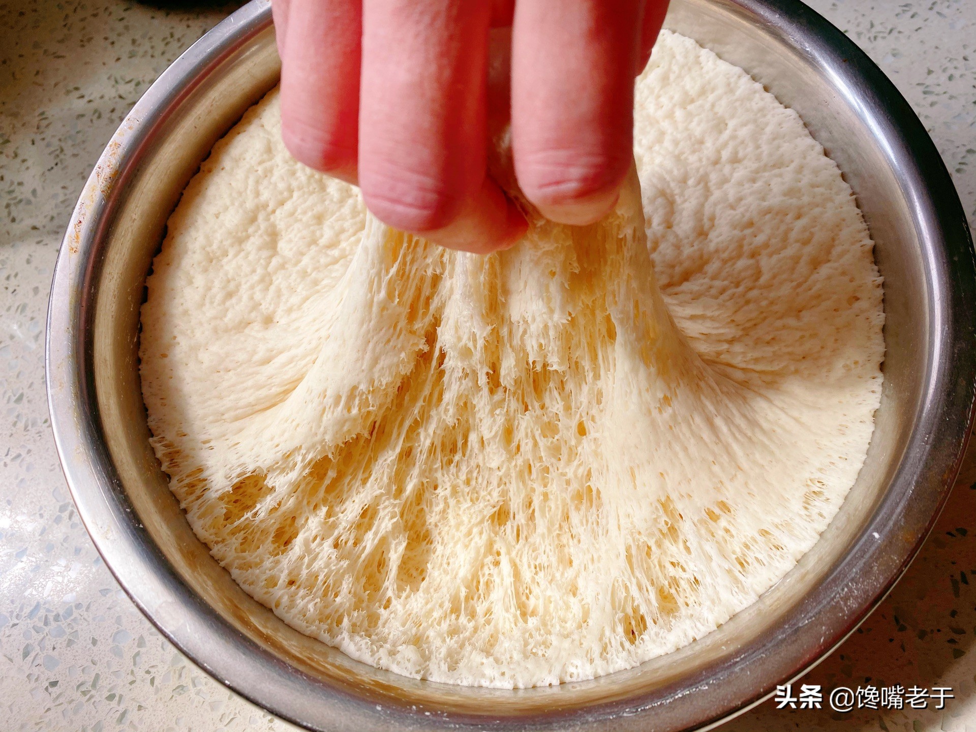 蒸馒头和包子，切记要“三次醒发”，不然出锅后死皮、塌陷还难吃