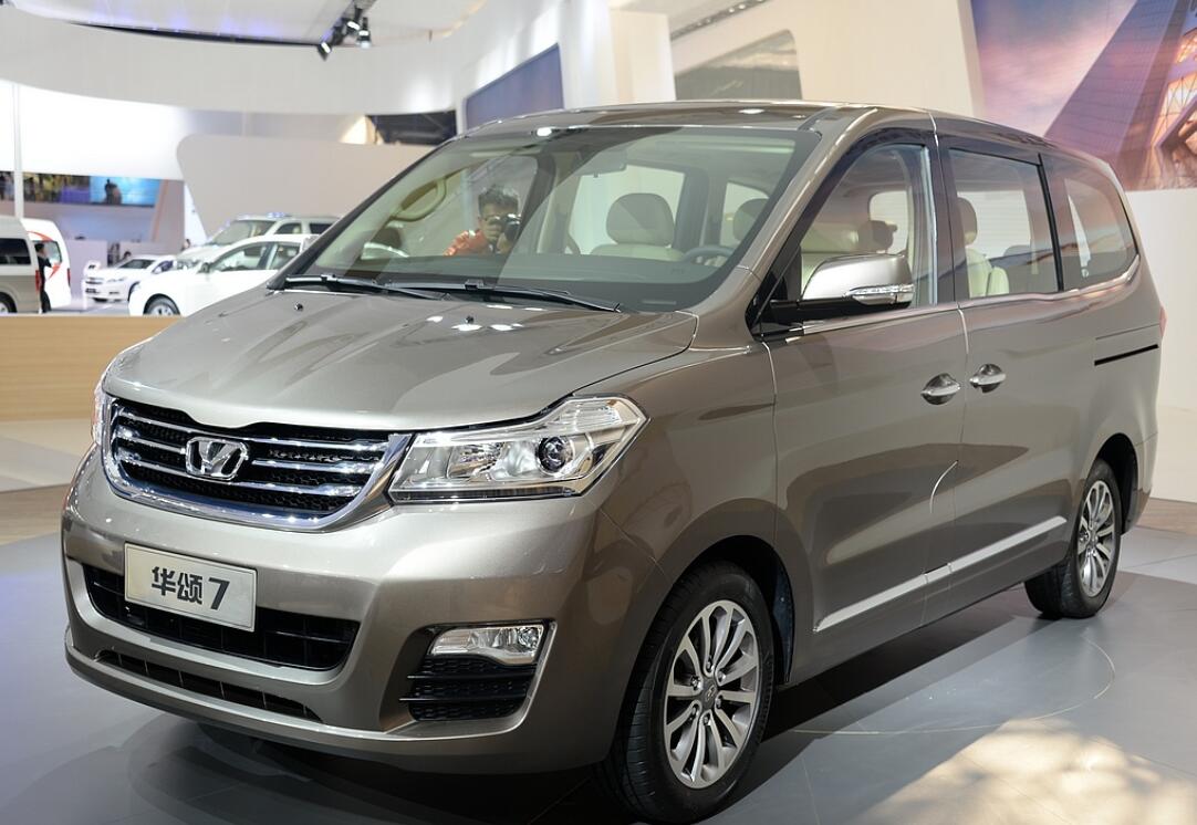 都比别克gl8更厉害,可惜挂着华颂的品牌,如今更是连公司华晨汽车都