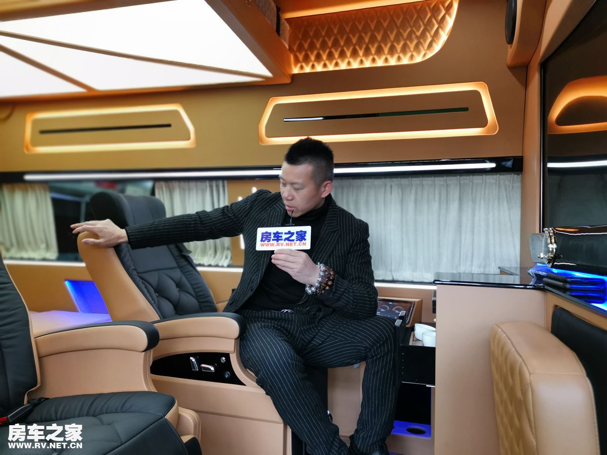 江铃福特逸途商旅车，一款可以睡觉的商务车