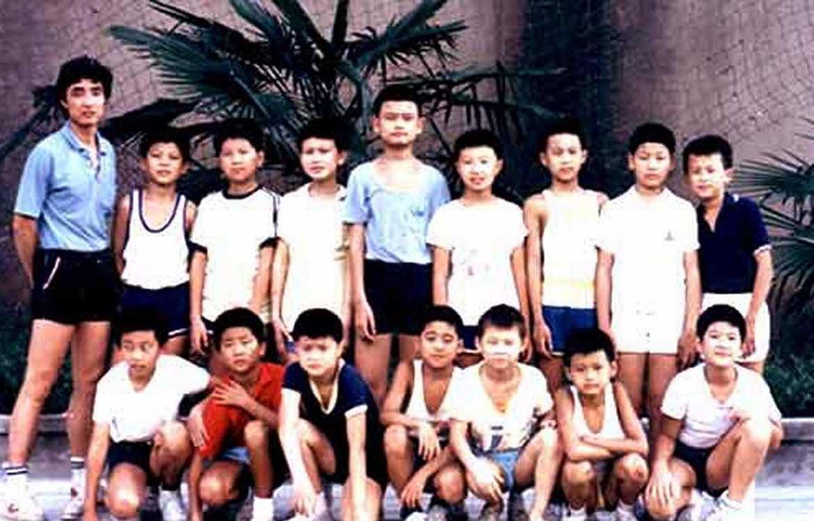 姚明8岁左耳失聪，父母让他练篮球的初衷让人心酸