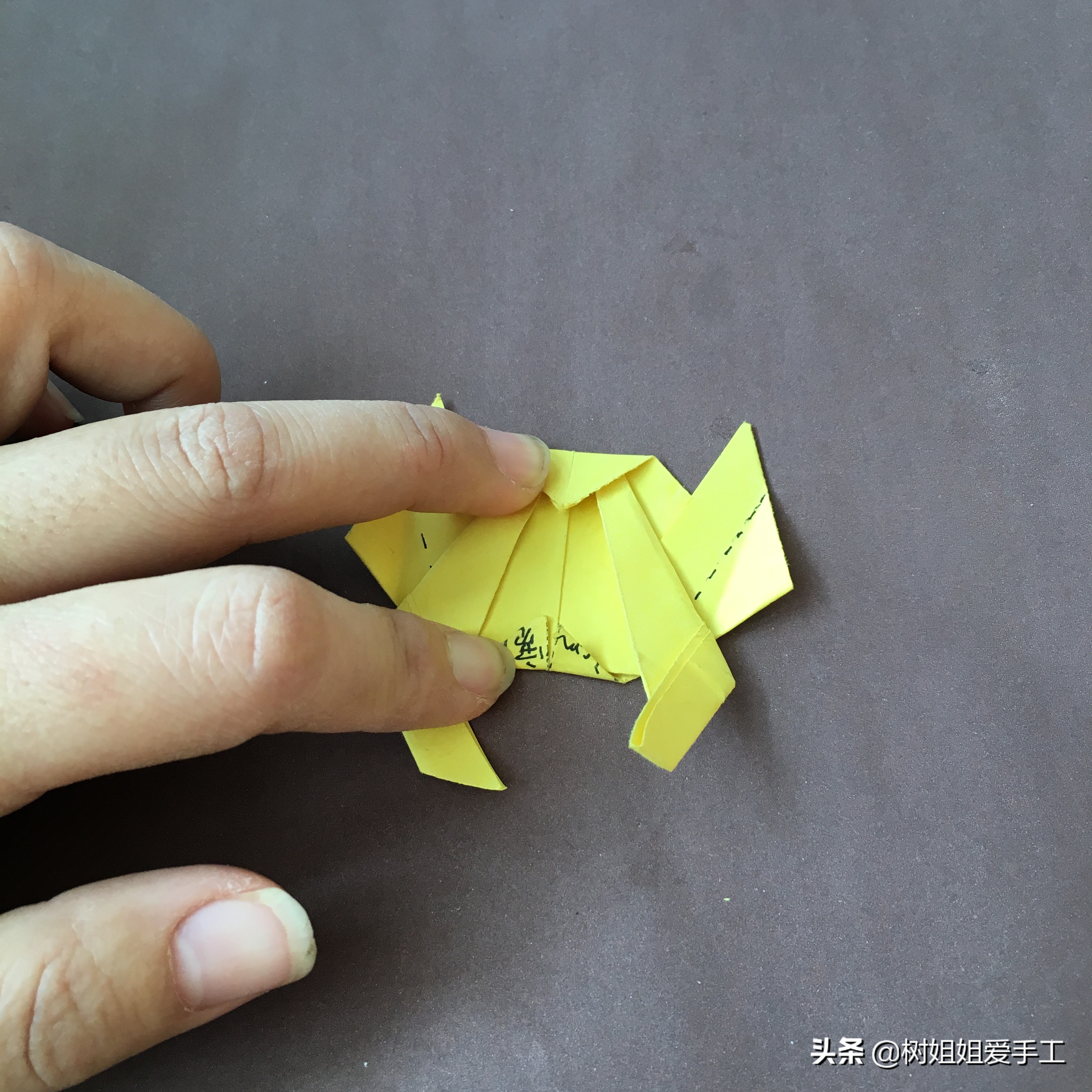 亲子手工:适合3-9岁儿童的螃蟹折法