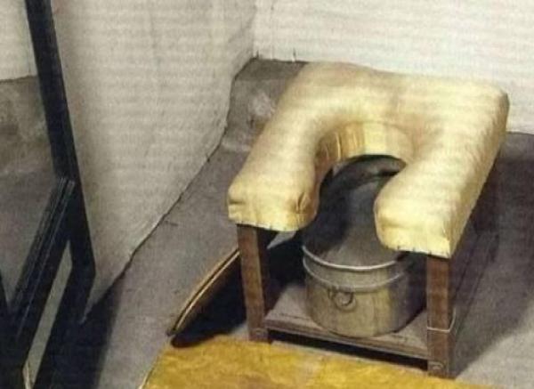 中世纪的欧洲可不优雅,贵妇们在裙子里上厕所,铺天盖地全是便便