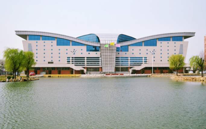 河南南阳有3所本科院校，其中一所在风景区，每年只招生50人