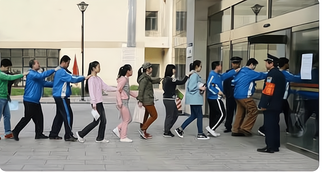 如今盲人也能参加高考了！可看到盲人试卷后，网友却不知所措了