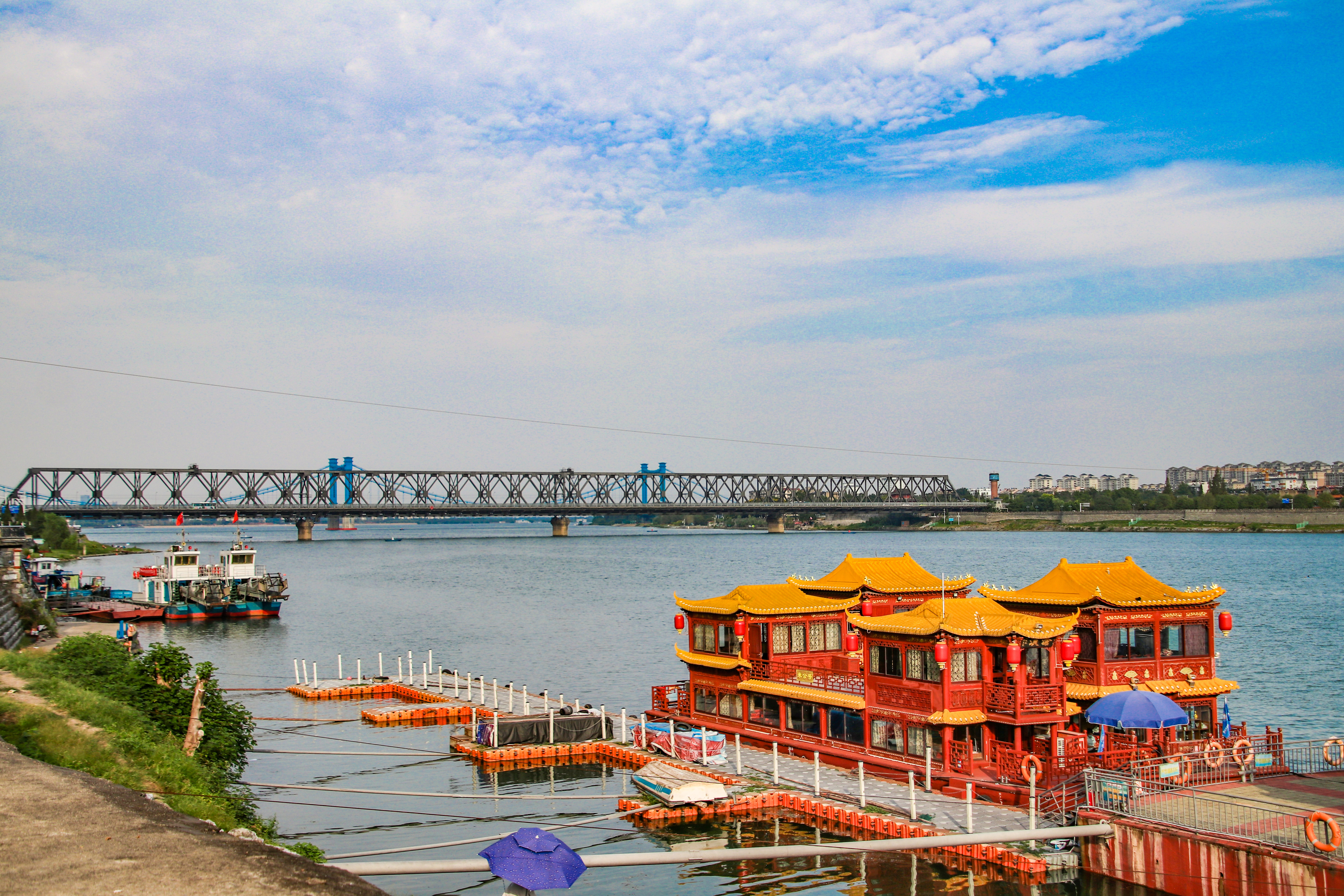 乘汉江游轮,赏十里风光