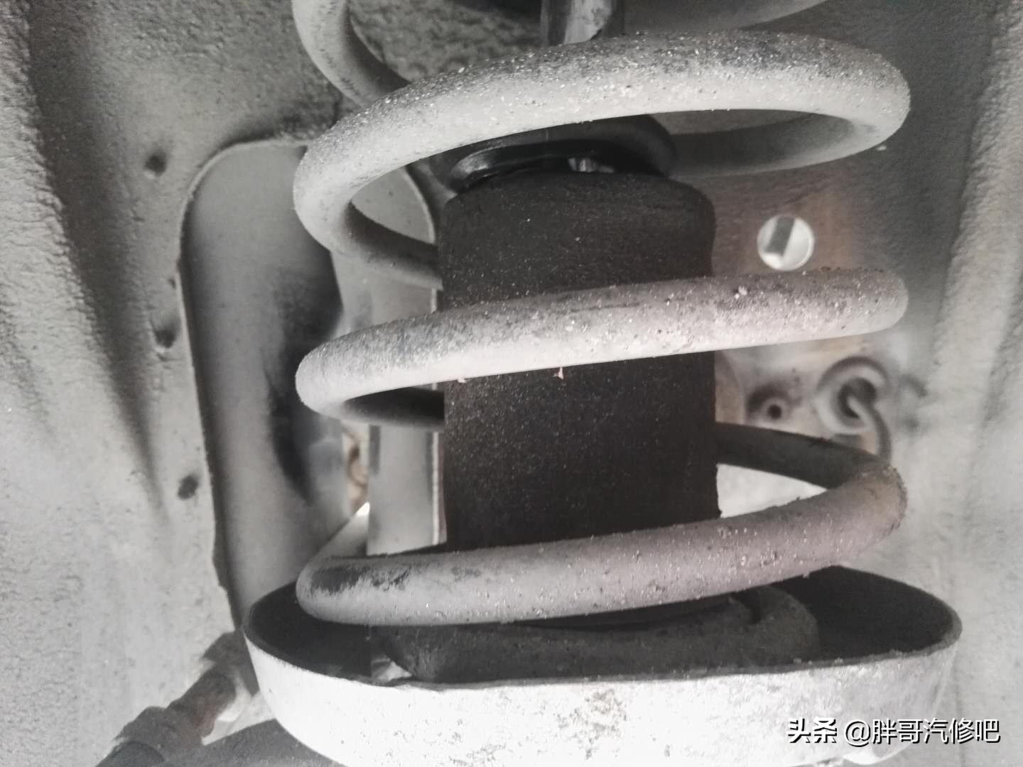 车辆底盘走烂路异响，老司机胖哥教大家解决办法