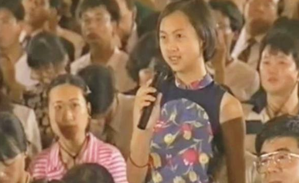 当年把克林顿问得哑口无言的北大女孩，一夜爆红，后来怎么样了