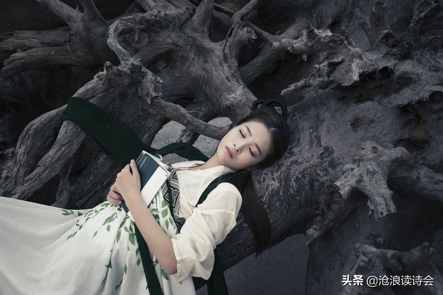 江西美女以诗写心，字字精致唯美，纯粹真情让人动容，细读被感动