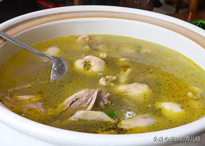 在家教你做清炖老鸭汤，鲜香肉嫩，营养好吃，孩子爱喝的美味汤羹