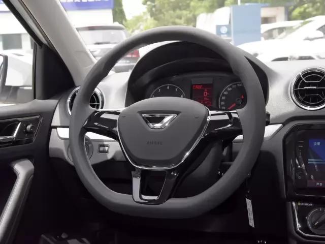 采用桑塔纳发动机，油耗低至5.6L，年轻的捷达VA3终于被认可