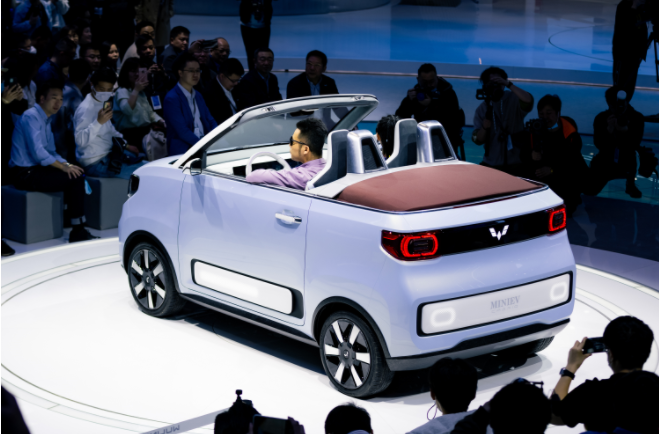 五菱全新“代步车”，续航超300km，宏光MINI买早了？